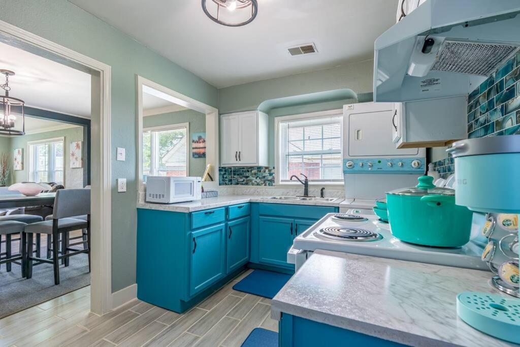 Mika Springs Beach Inspired Home! Memphis Exterior photo